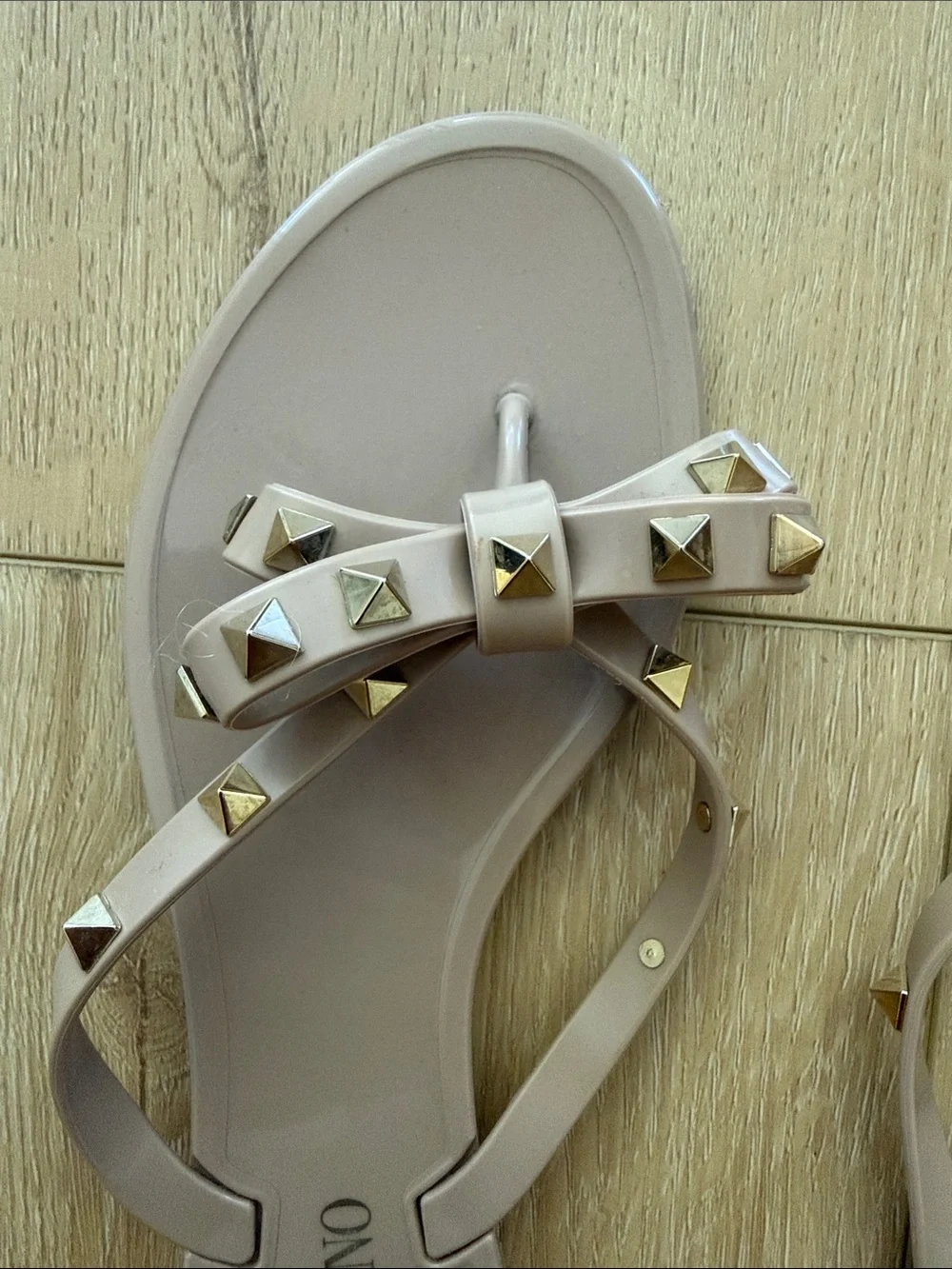 Valentino Garavani Nude Rockstud Bow Jelly Thong Sandal